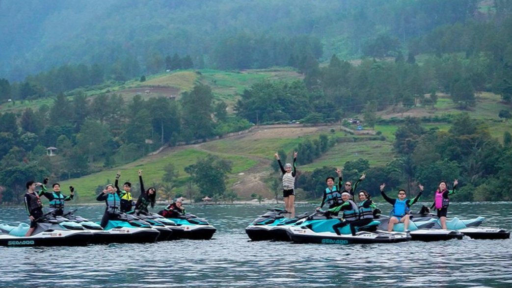 PULAU HOLE TRIP